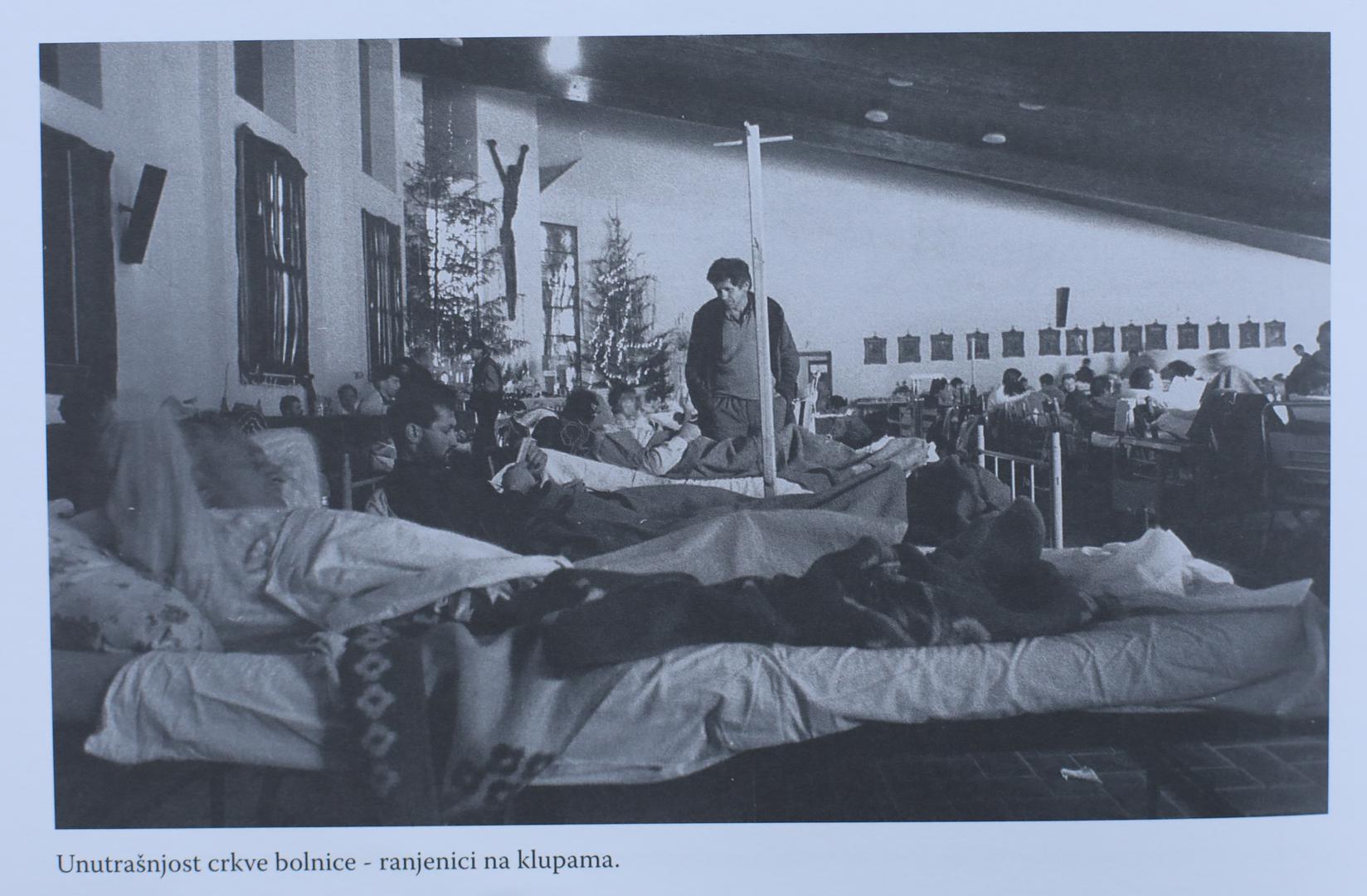 Nehumani uvjeti - U franjevačkoj crkvi pretvorenoj u bolnicu ranjenici su ležali po drvenim klupama
