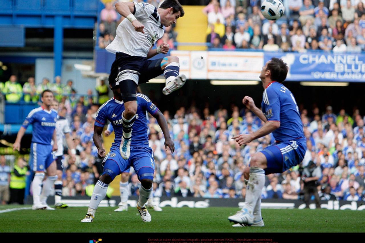 \'30.04.2011, Stamford Bridge, London, ENG, PL, FC Chelsea vs Tottenham Hotspur, im Bild Tottenham\'s Gareth Bale and Frank Lampard of Chelsea     during Chelsea Fc  vs Tottenham fc for the EPL at Sta