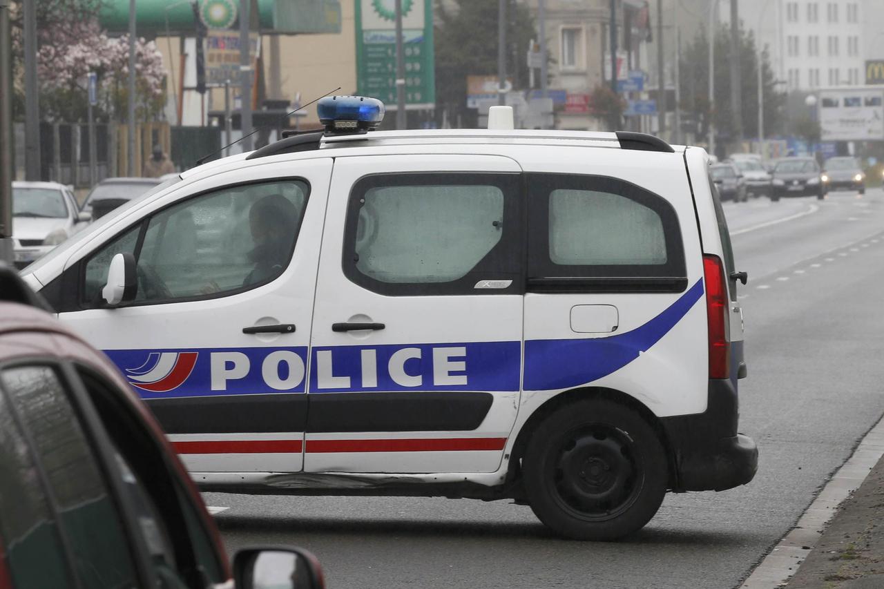 Pariz policija