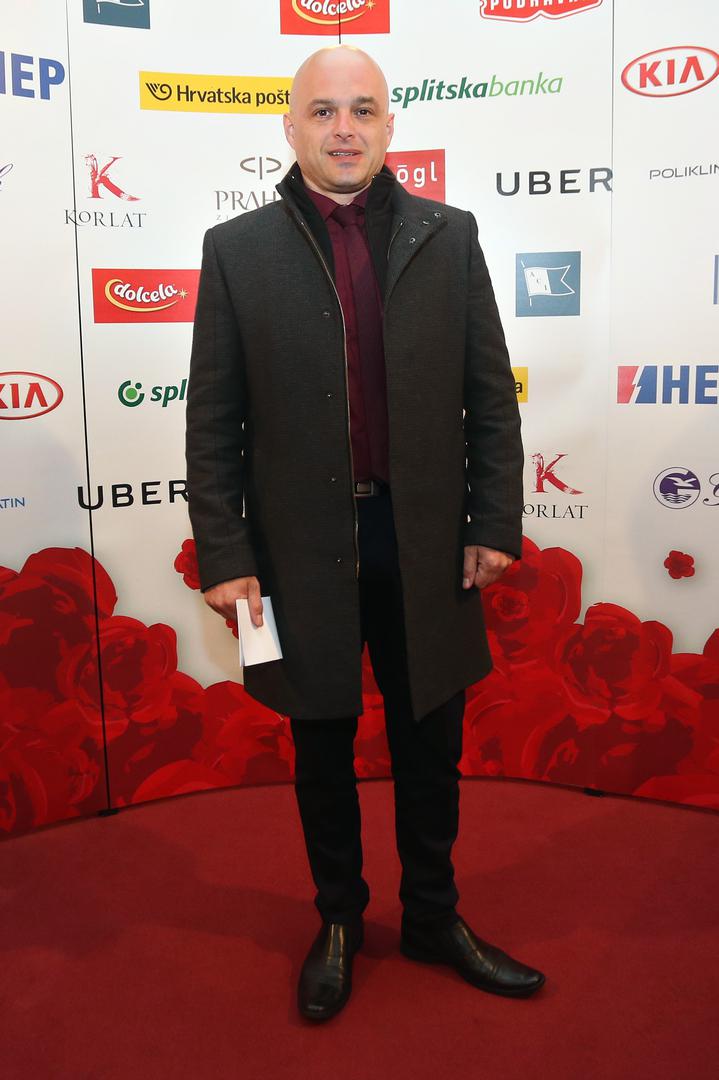 Dolazak poznatih na crveni tepih ispred HNK na dodjelu medijskih nagrada Večernjakova ruža za 2017.