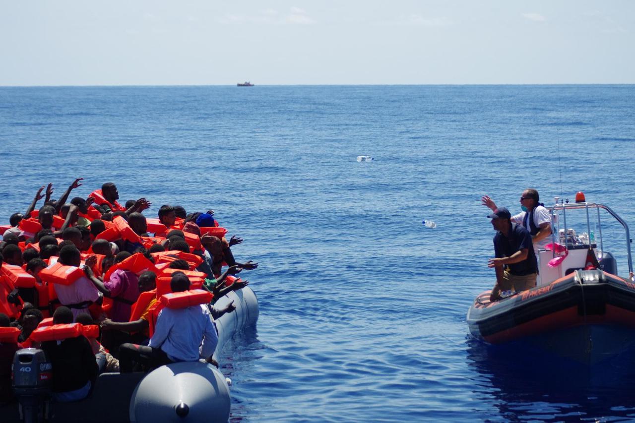 Spašavanje migranata od utapanja na Mediteranu