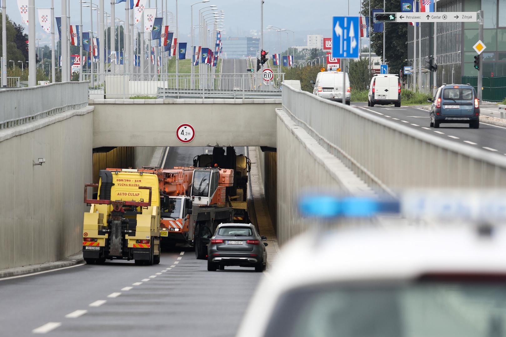 Jedan vozač kamiona nije se u utorak popodne proslavio vozeći Radničkom ulicom u Zagrebu