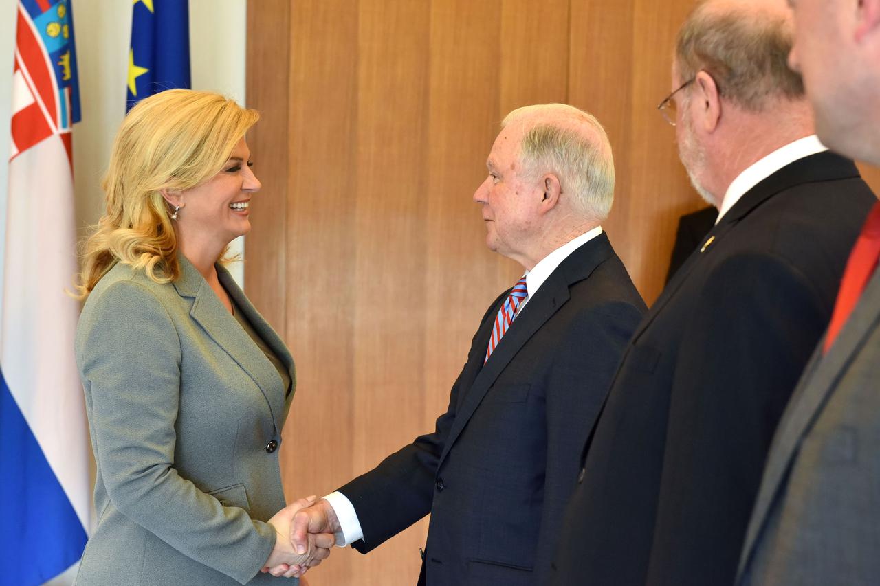 Hrvatska predsjednica Kolinda Grabar-Kitarović i glavni državni odvjetnik SAD-a Jeff Sessions