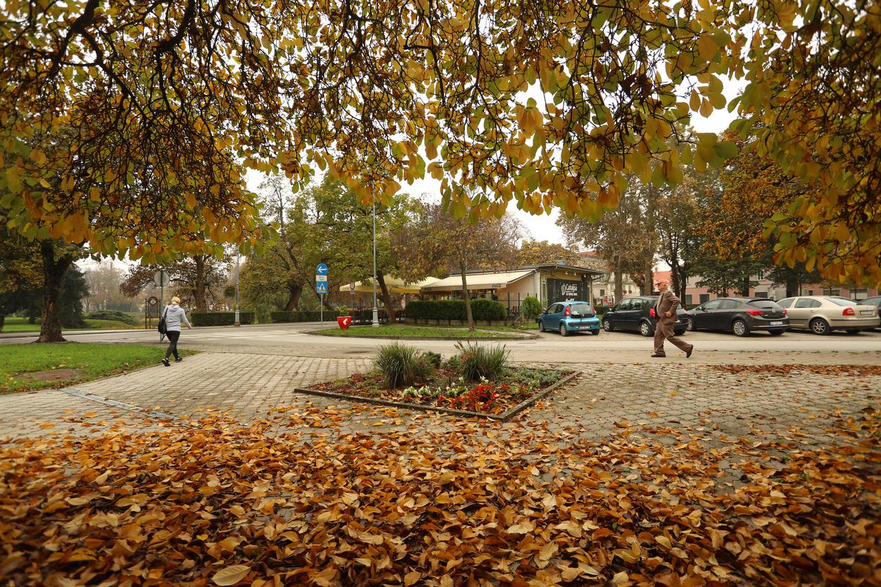 Karlovac: Boje jeseni na promenadi