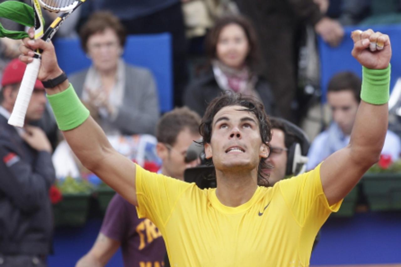 'Spain\'s Rafael Nadal celebrates his victory against Ivan Dodig of Croatia during their semi-final at the Barcelona Open tennis tournament, April 23, 2011. REUTERS/Albert Gea (SPAIN - Tags: SPORT TEN