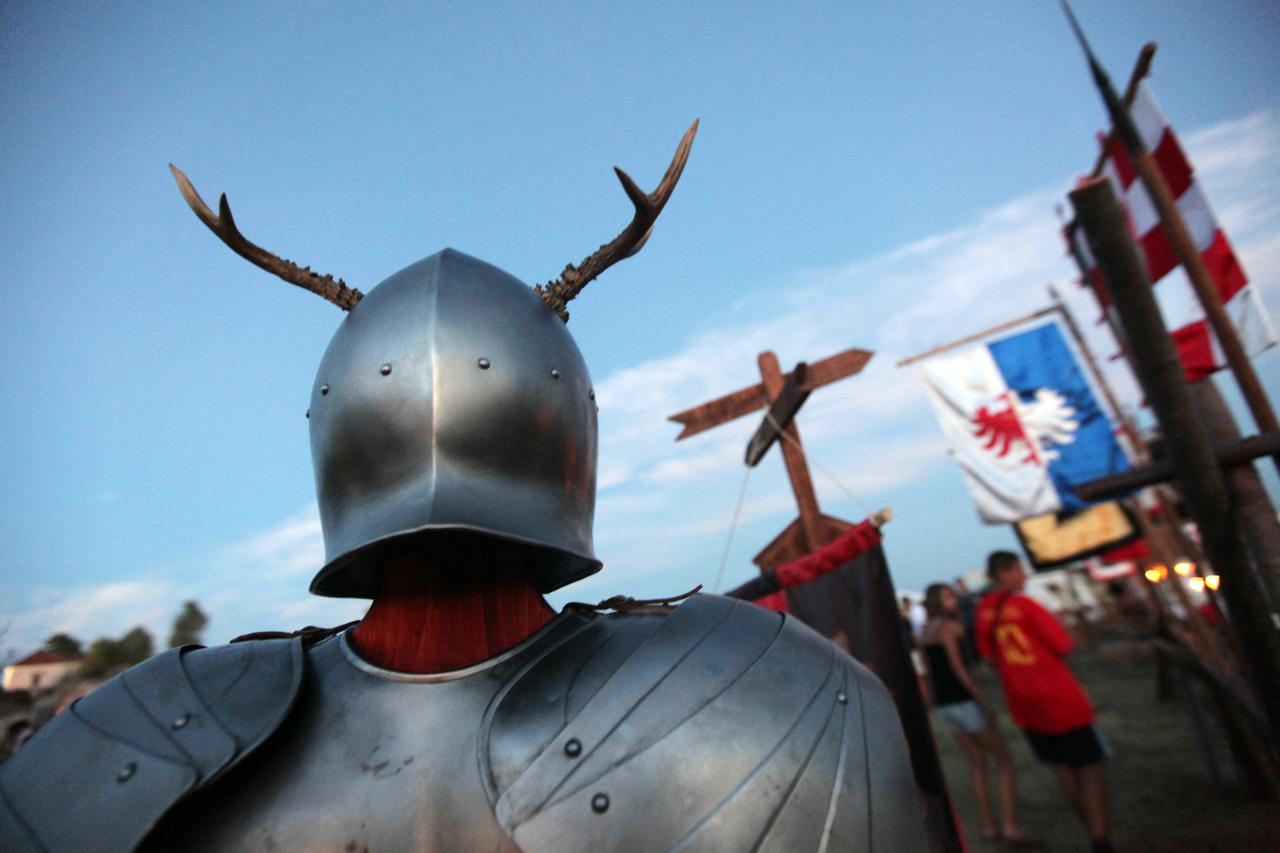 27.08.2010., Zadar, Vrana - Defile i predstava vitezova Templara u najzapadnijem turskom hanu u Vrani pokraj Pakostana. 