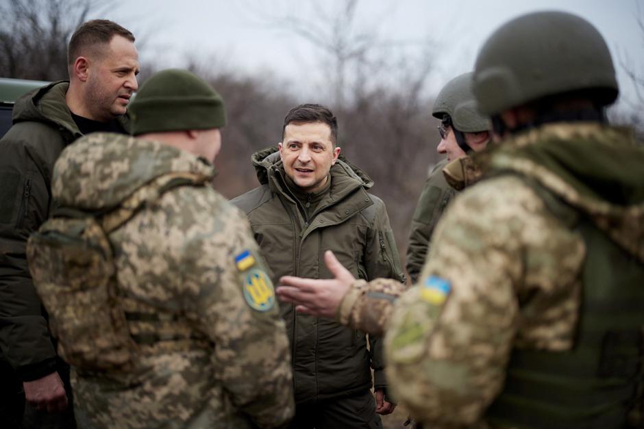 Predsjednik Ukrajine Volodimir Zelenskij obišao je svoje vojnike na frontu
