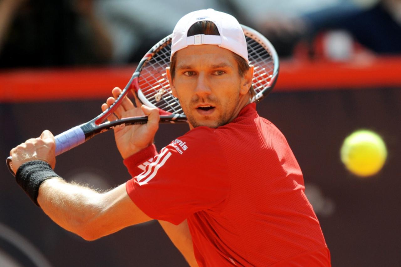 \'Austria\'s Jurgen Melzer returns the ball to Kazakhstan\'s Andrey Golubev during the menu0092s final tennis match of the ATP German Open in the northern German city of Hamburg on July 25, 2010.  AF