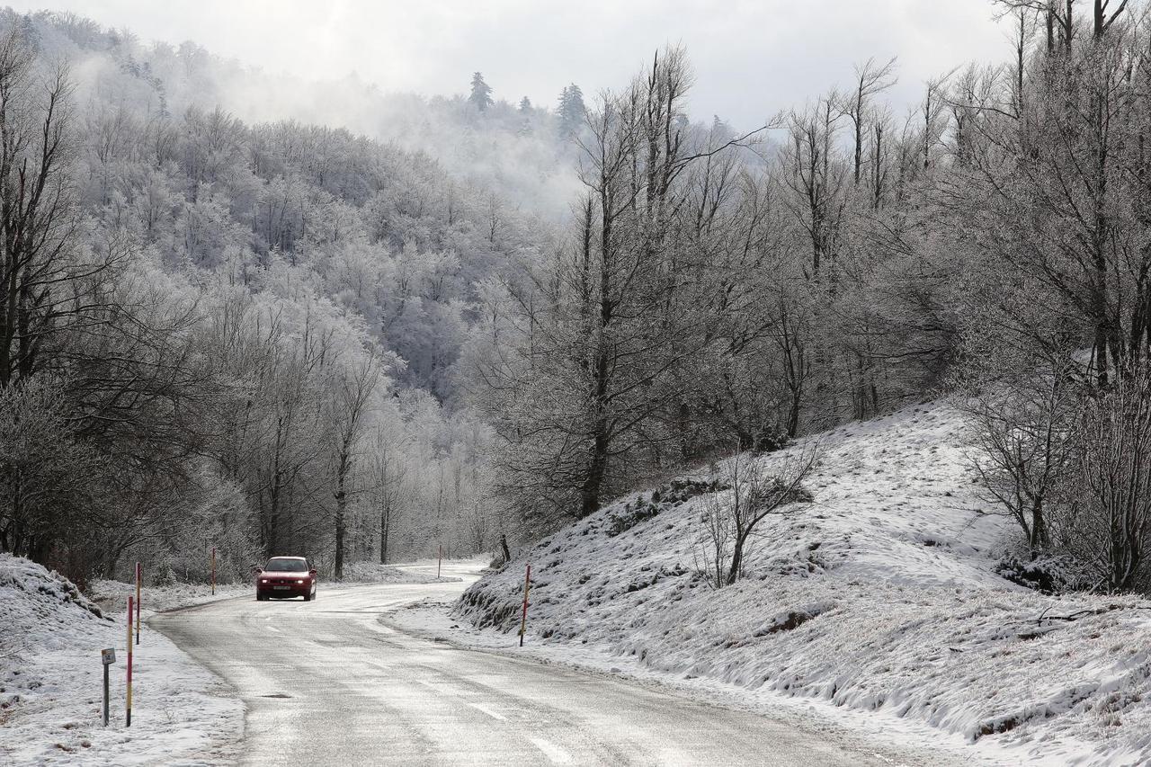 U Gorskom Kotaru pao novi snijeg