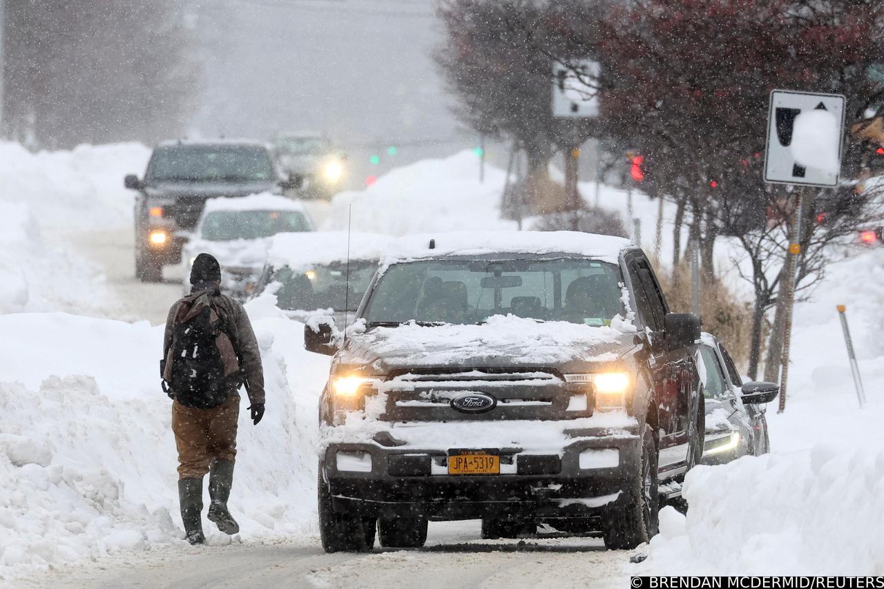 Winter storm hits Buffalo, New York
