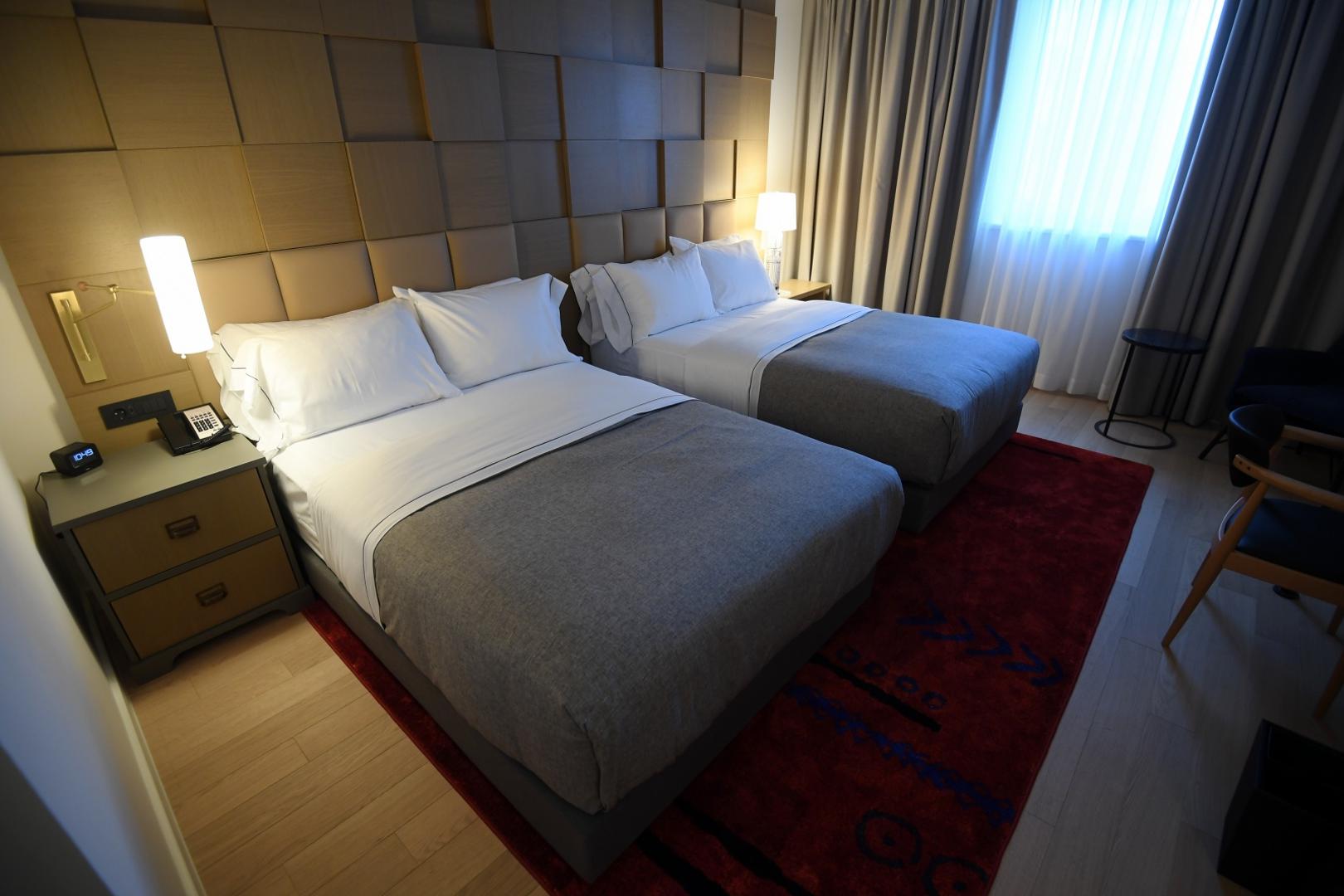 Spavaće sobe su  minimalističke, jednostavne, a posebne su po tome što ništa u njima nije napravljeno na industrijskoj bazi
