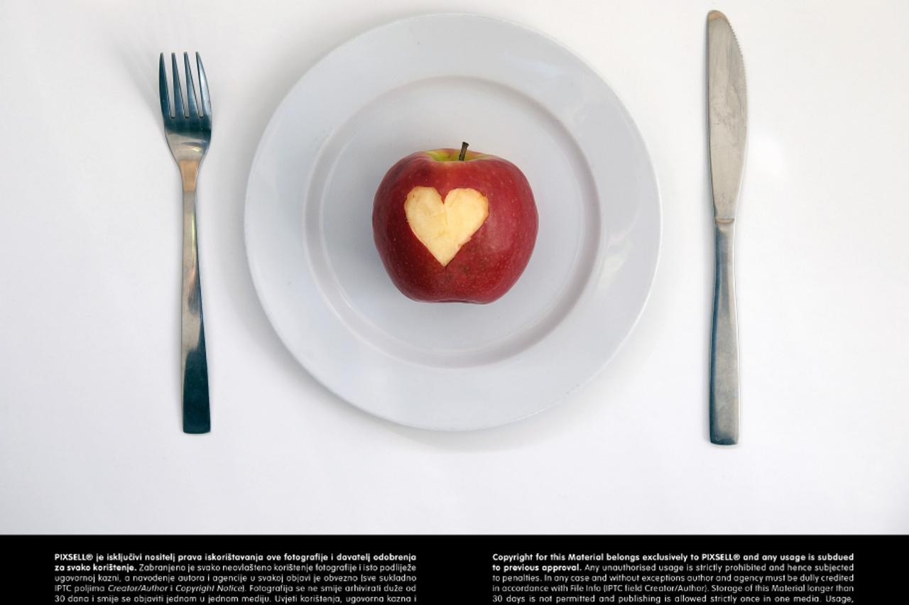 Jabuka, ljubav, srce (1)