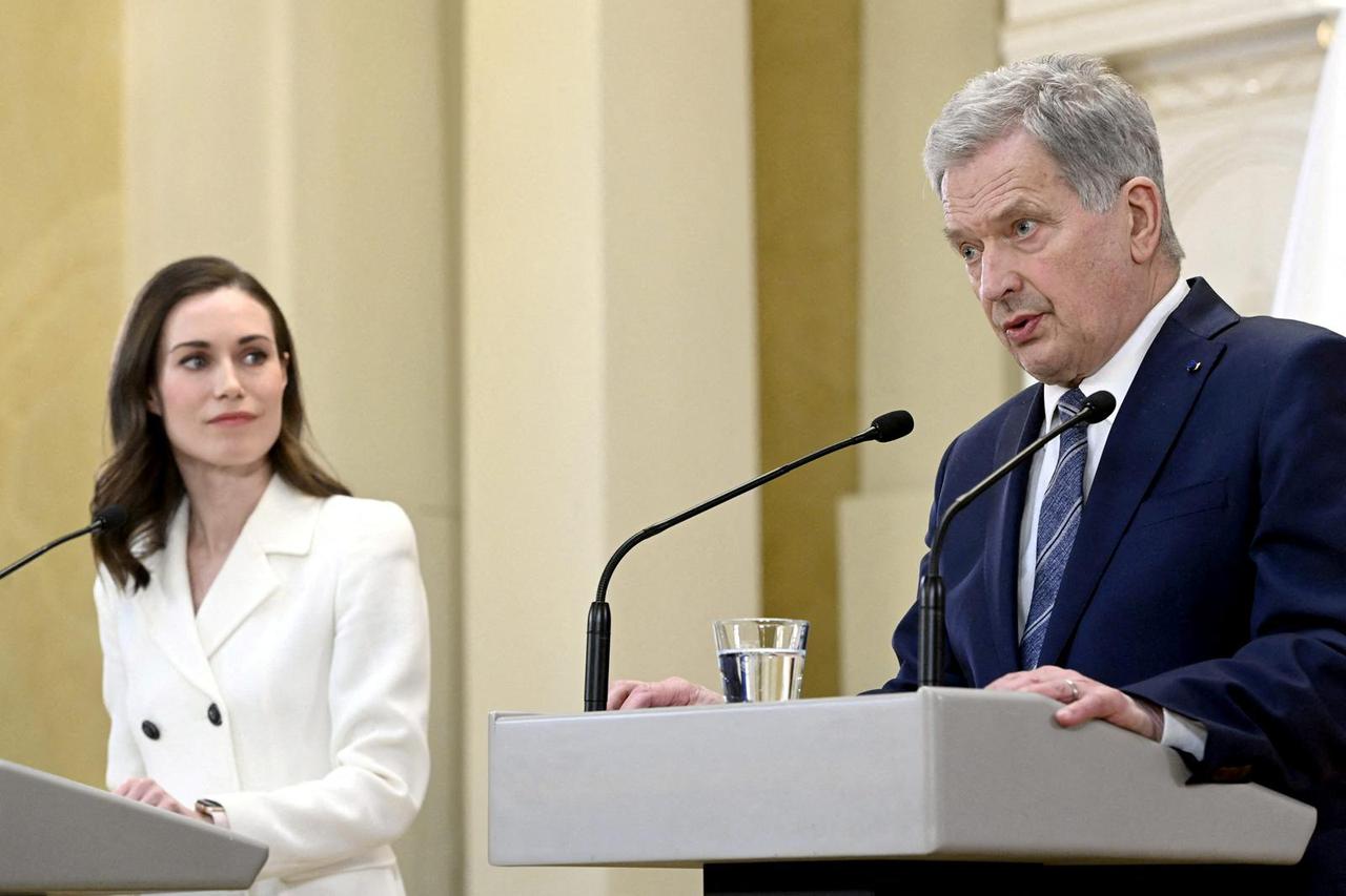 Finland's Prime Minister Sanna Marin and Finland's President Sauli Niinisto attend a joint news conference on Finland's security policy decisions at the Presidential Palace in Helsinki