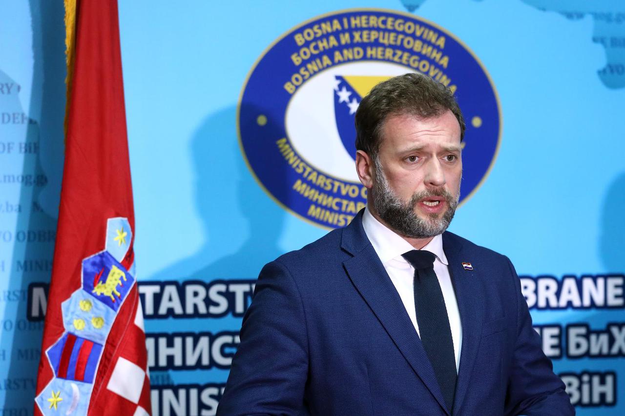 Sarajevo: Ministar obrane Sifet Podžić primio je ministra Marija Banožića