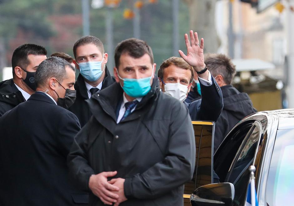 Francuski predsjednik Emmanuel Macron iz hotela Esplanade odtisao je prema Zračnoj luci Zagreb