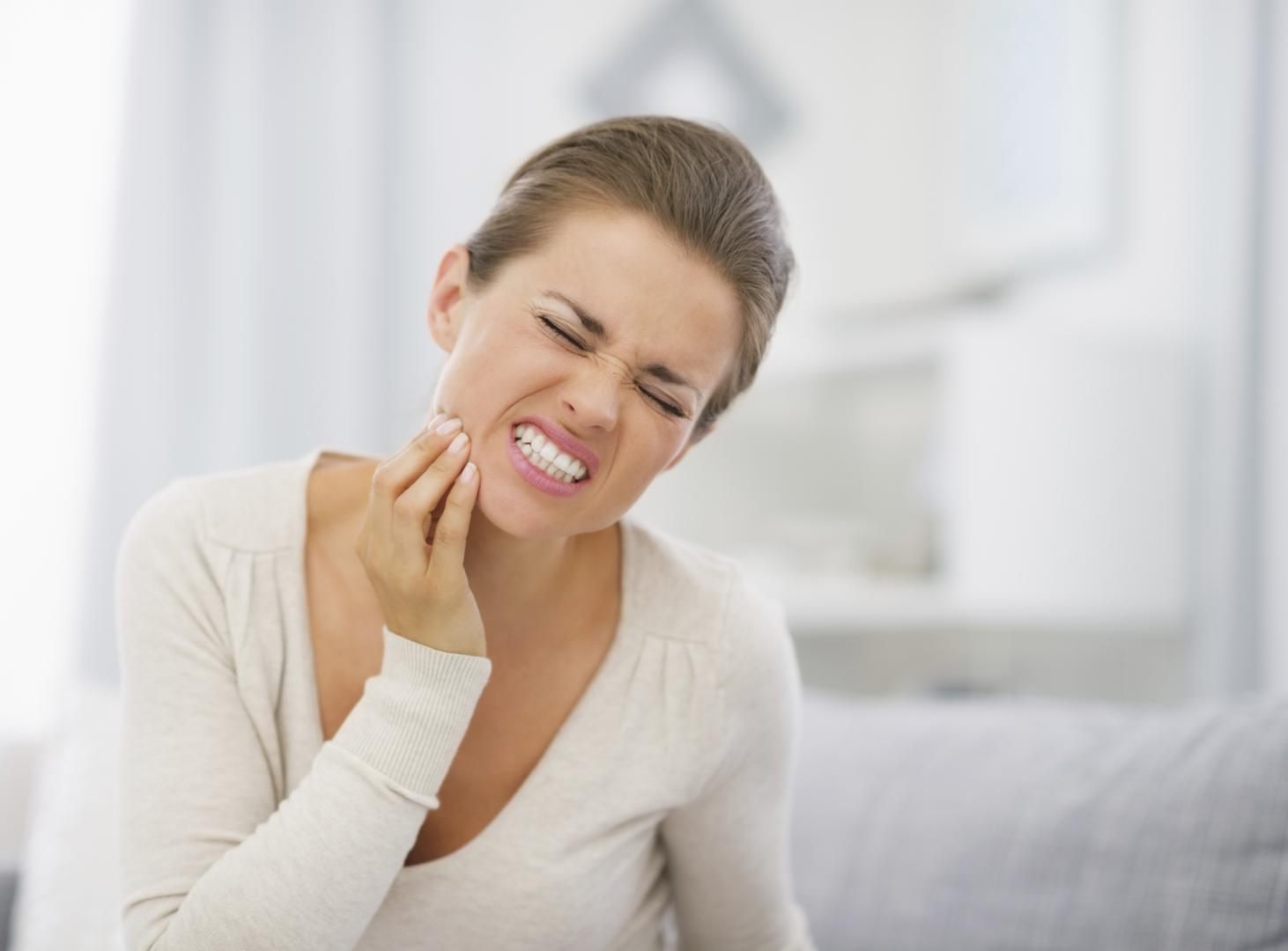 7. bol u zubima ili čeljusti