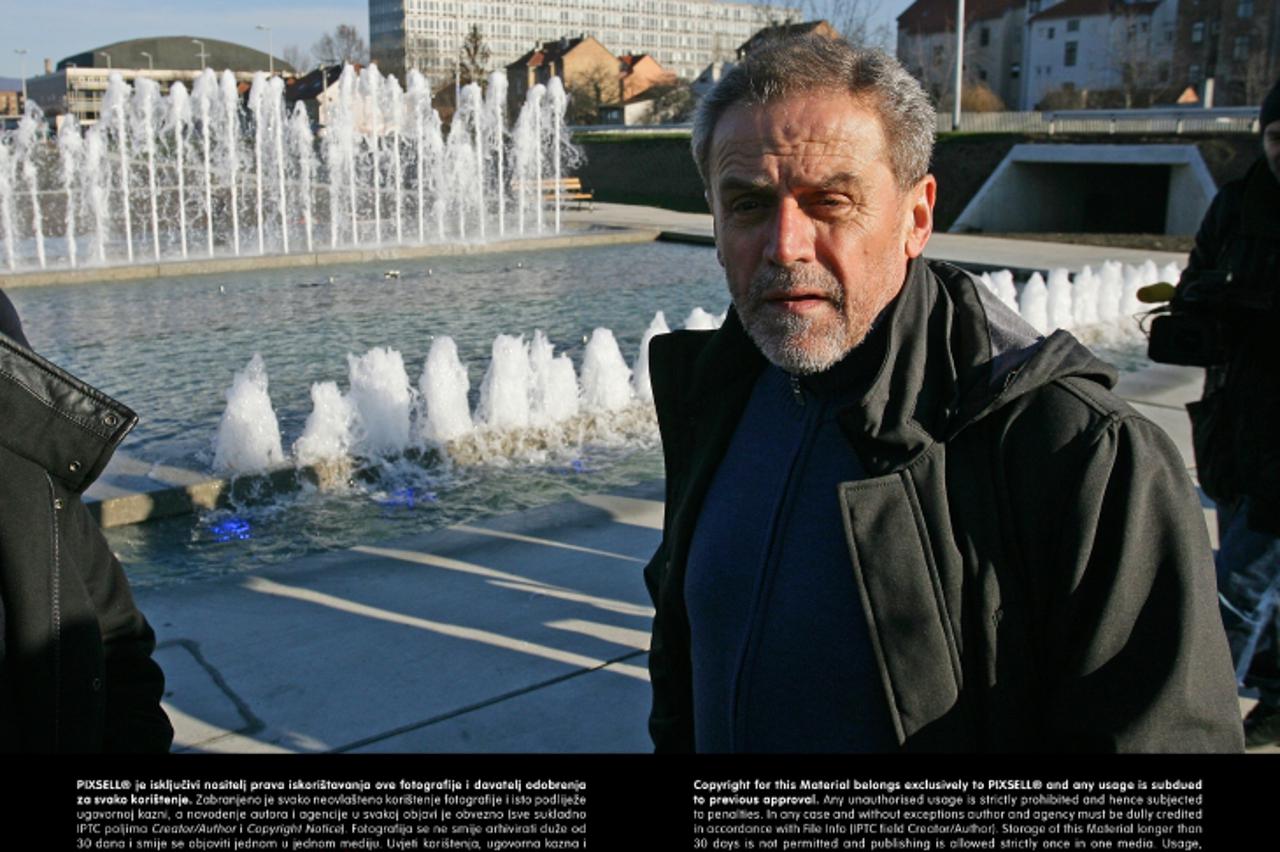 '12.01.2013., Zagreb - Gradonacelnik Milan Bandic obisao je novo sagradjene fontane kod Nacionalne sveucilisne knjiznice. Photo: Grgur Zucko/PIXSELL'
