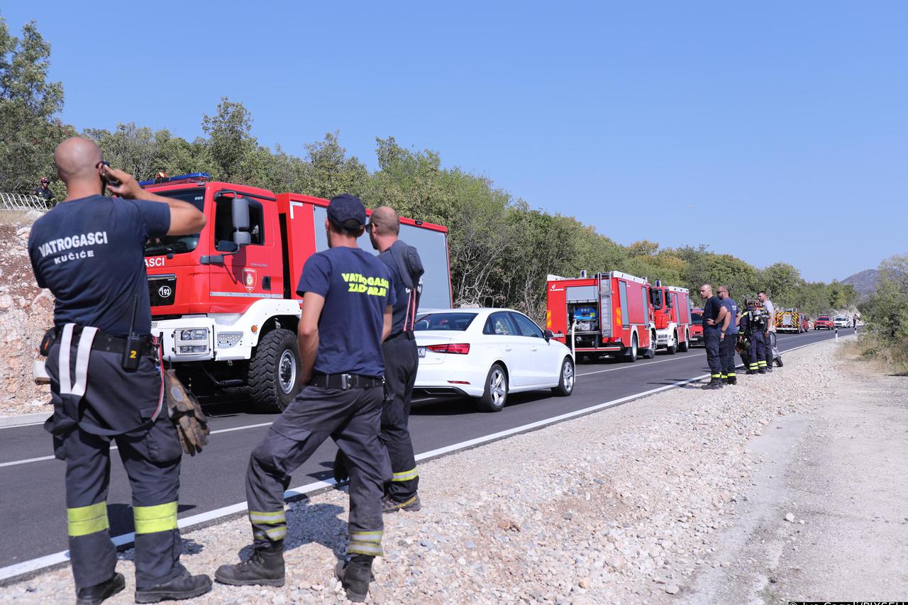 Šošići: Požar na Biokovu gase 92 vatrogasca uz pomoć zračnih snaga