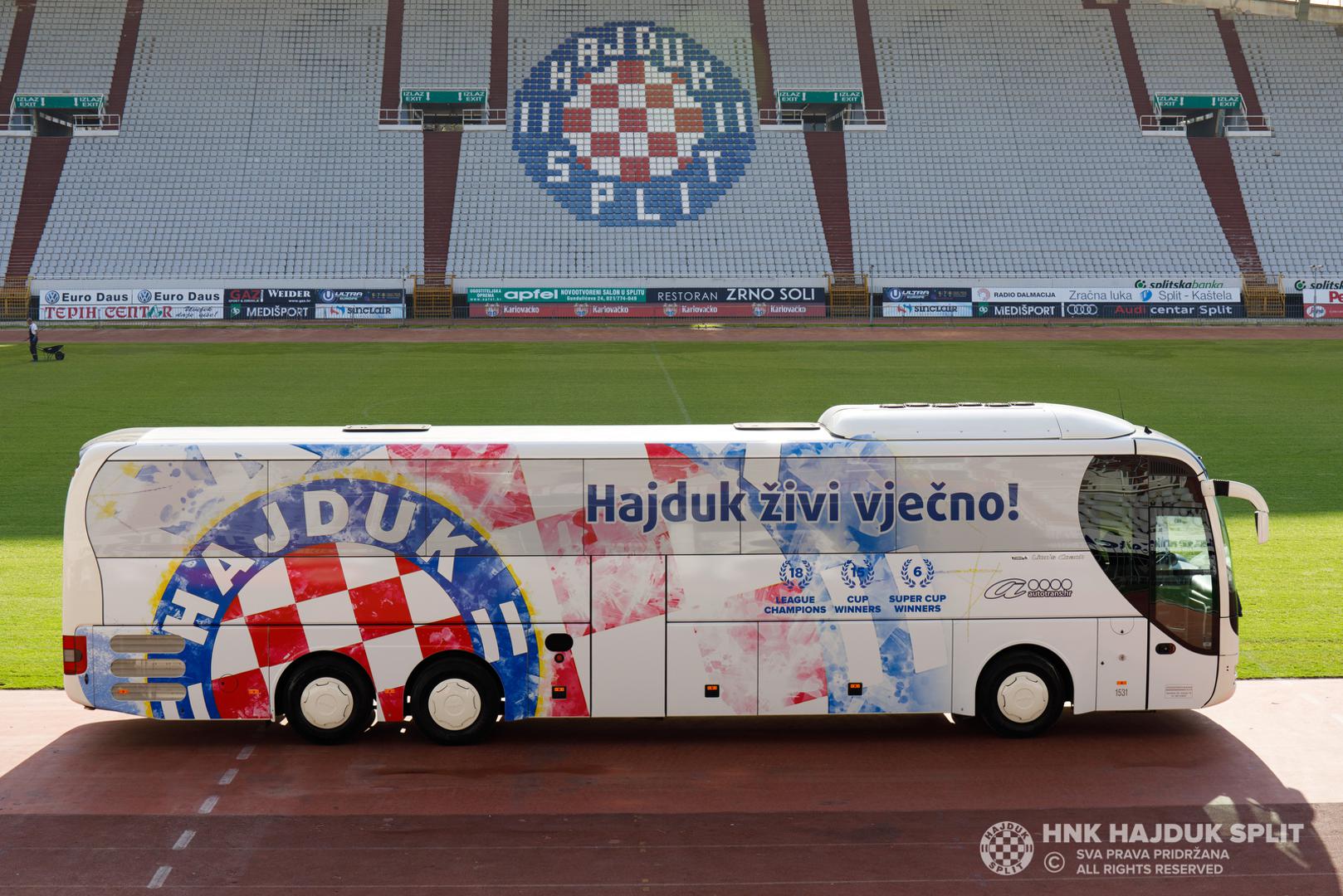 Na Poljudu je danas, u suradnji s tvrtkom Autotrans, koja je integrirana u sustav Arriva grupe, predstavljen klupski autobus HNK Hajduk. 