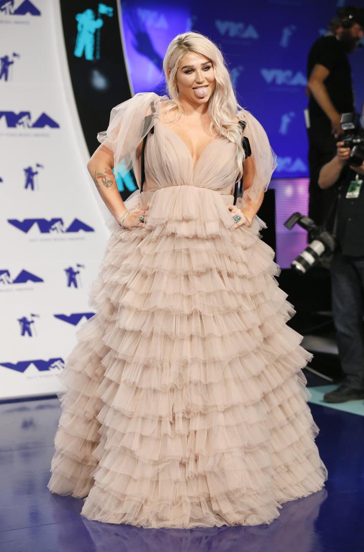 Pjevačica Kesha privukla je pažnju ovom haljinom 