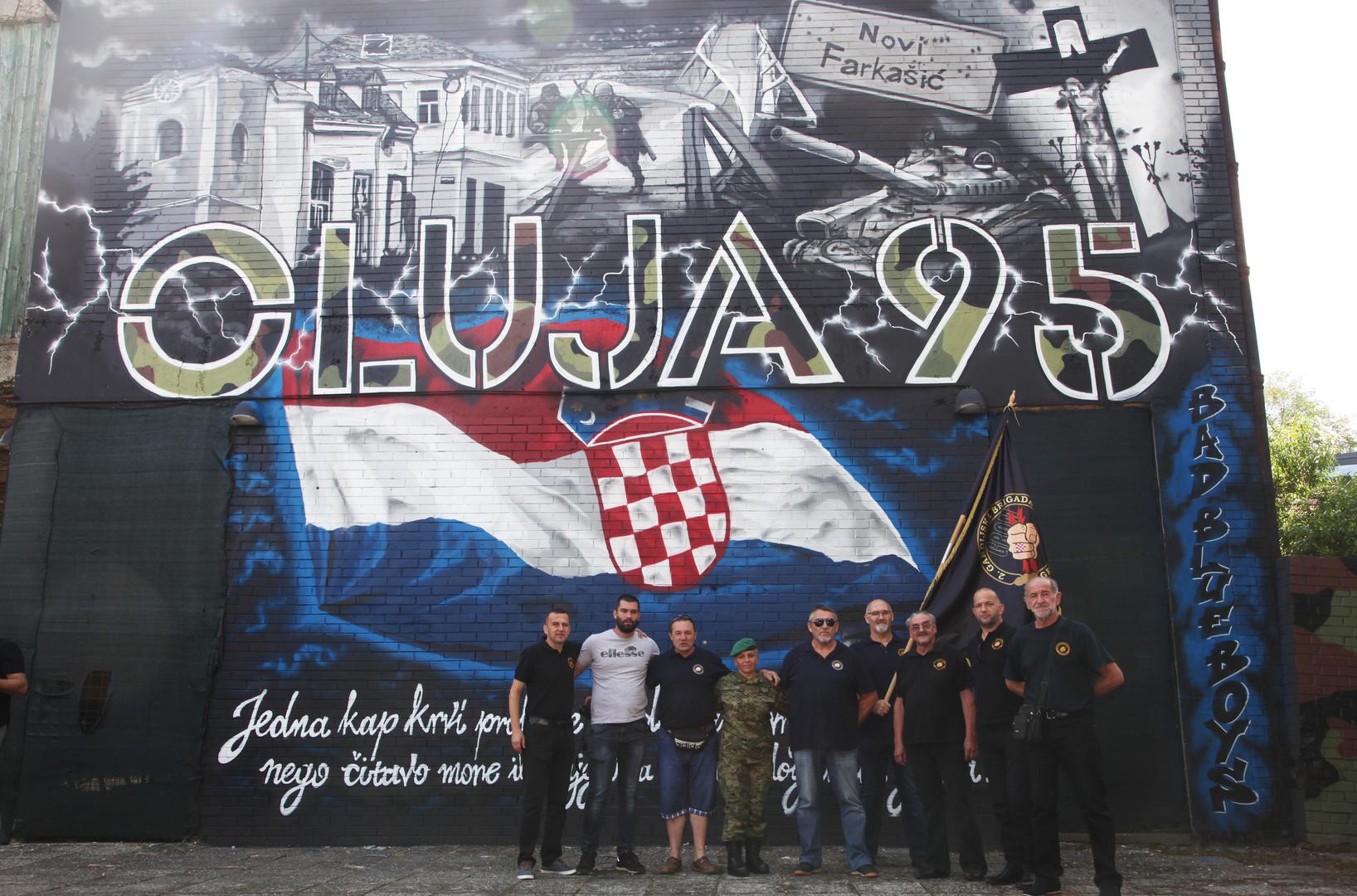 Taj dan su obilježili i Bad Blue Boysi velikim muralom u Petrinji