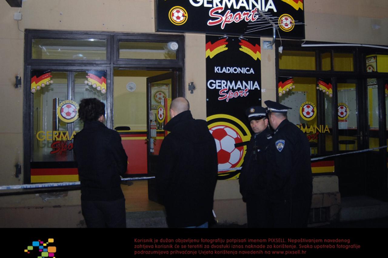 \'03.12.2010., Ulica Ante Starcevica, Sisak - Oko 19.50 nepoznata je muska osoba, uz prijetnju pistoljem, pocinila razbojstvo u kladionici.  Photo: Nikola Cutuk/PIXSELL\'