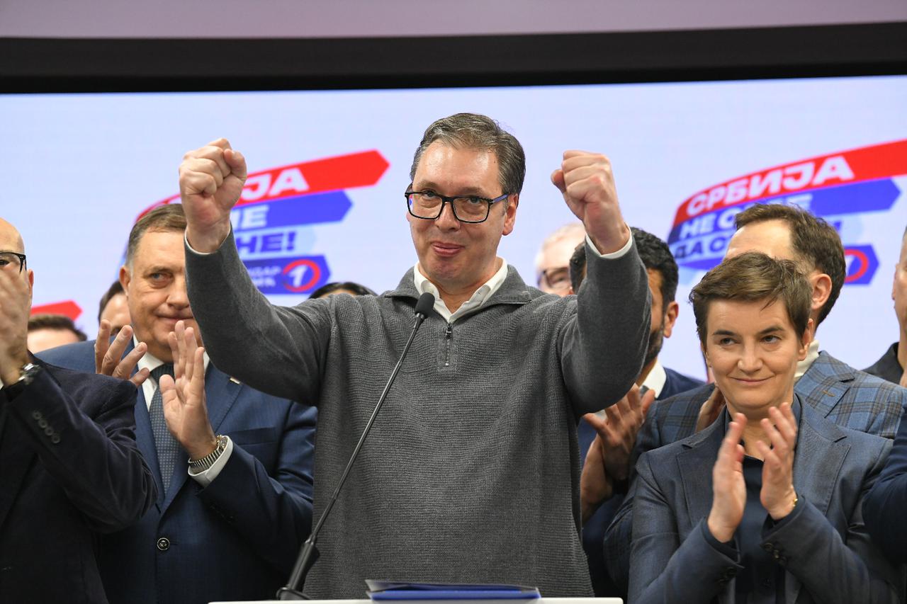 Beograd: Vučić proglasio apsolutnu pobjedu SNS-a na prijevremenim parlamentarnim izborima