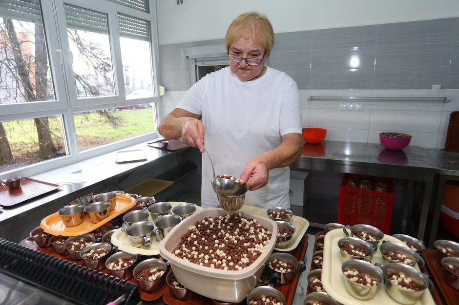 Karlovac: U osnovnim školama počela podjela besplatnih obroka za sve učenike 