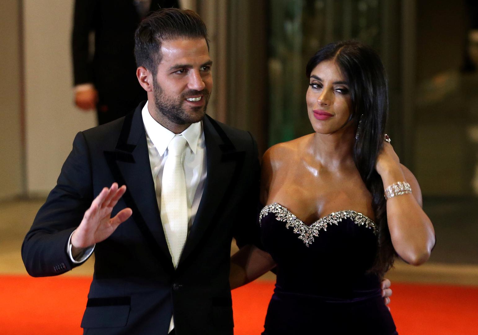 Veznjak Chelseaja Cesc Fàbregas zaprosio je dugogodišnju djevojku Daniellu Semaan. Njihova veza traje od 2011., a u njoj su dobili troje djece – kćeri Liju i Capri te sina Leonarda. 