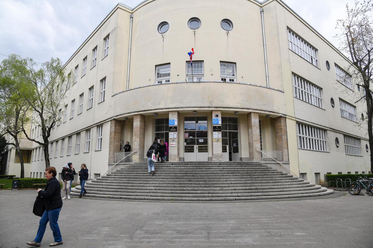 Zagreb: Zgrada 2 i 7 gimnazije u Križanićevoj ulici
