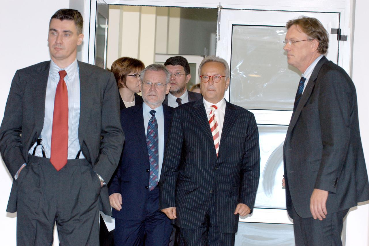 30.09.2005., Zagreb - Sredisnjica SDP-a. Zoran Milanovic, Ivica Racan, Hannes Swoboda. 