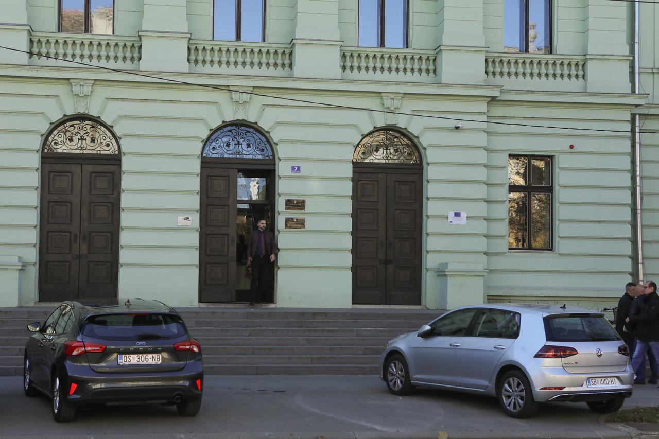 Privođenje osumnjičenih za preprodaju droge i duhana na Županijski sud u Osijeku