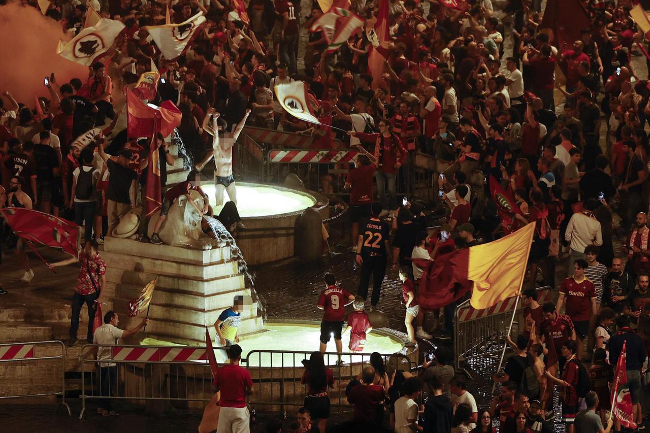 Rome's first victory in the Conference League, Celebrations for the fans