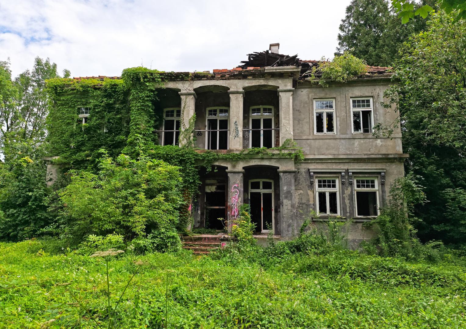 10.08.2023., Samobor - U ulici Milana Langa nalazi se zapustena vila Wagner. Photo: Marko Prpic/PIXSELL