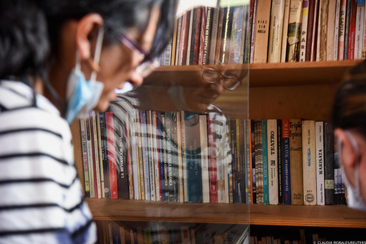 Bolivian inmates can cut jail time reading books, in La Paz