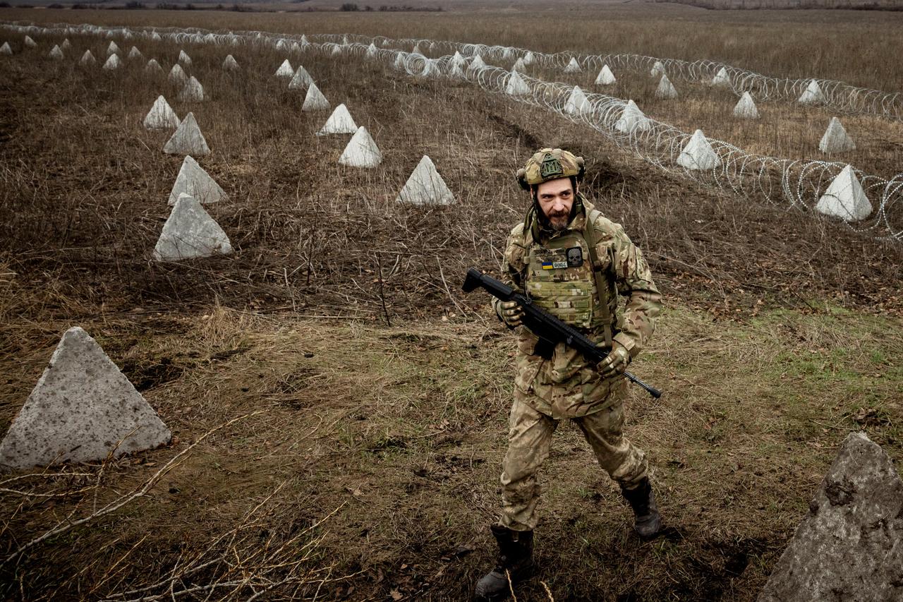 Ukraine builds barricades, digs trenches as focus shifts to defence