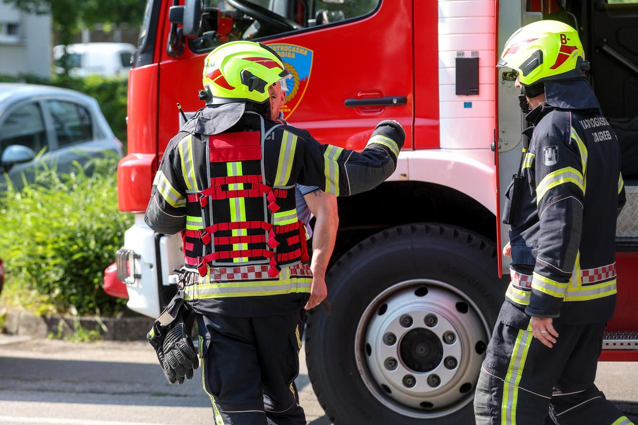 Zagreb: Vatrogasci ugasili požar stana u zgradi u naselju Špansko