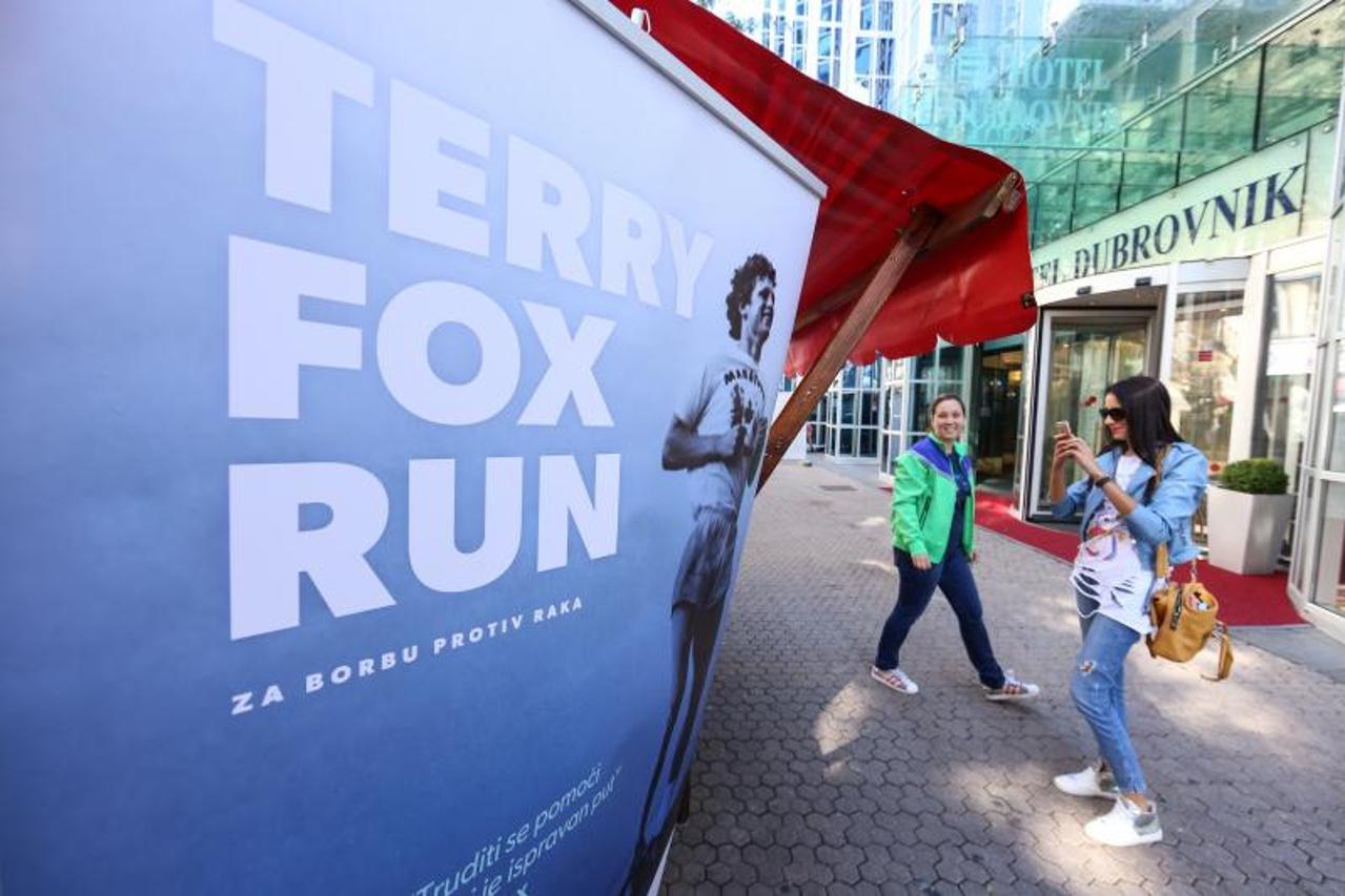 Humanitarna prodaja Terry Fox majica