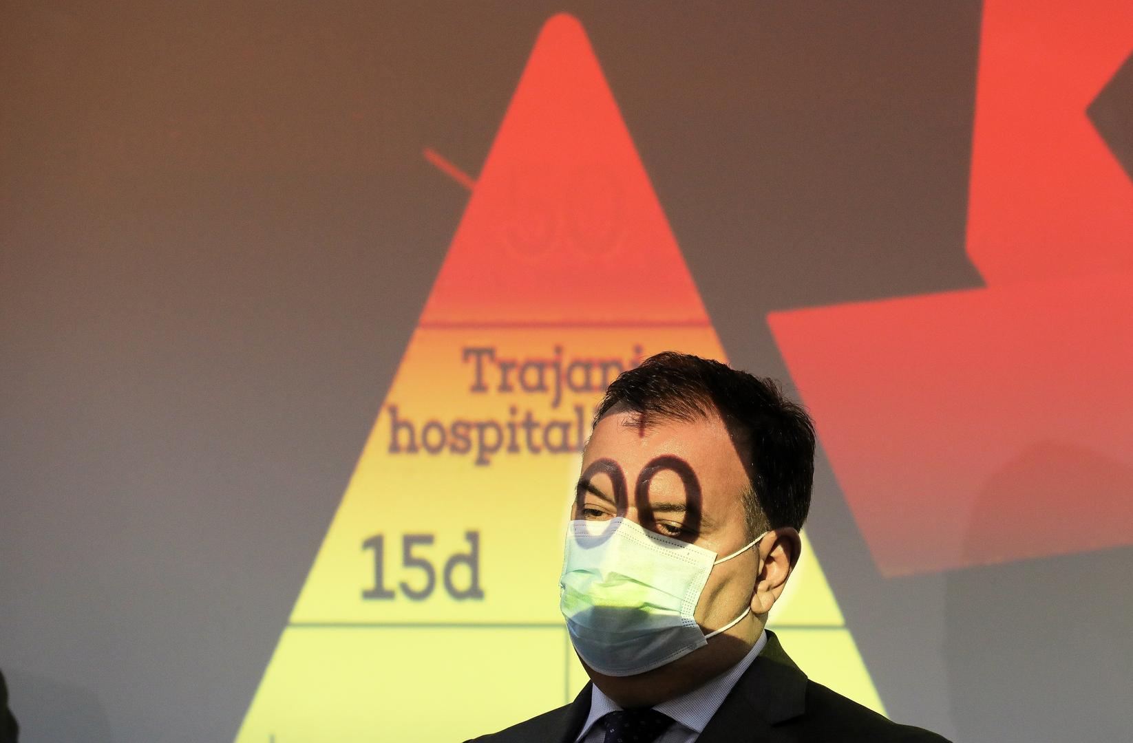 Ministar Vili Beroš na Zoom konferenciji i sastanku s ravnateljima bolnica osvjetljenog lica što je odavalo dojam kako nosi naočale