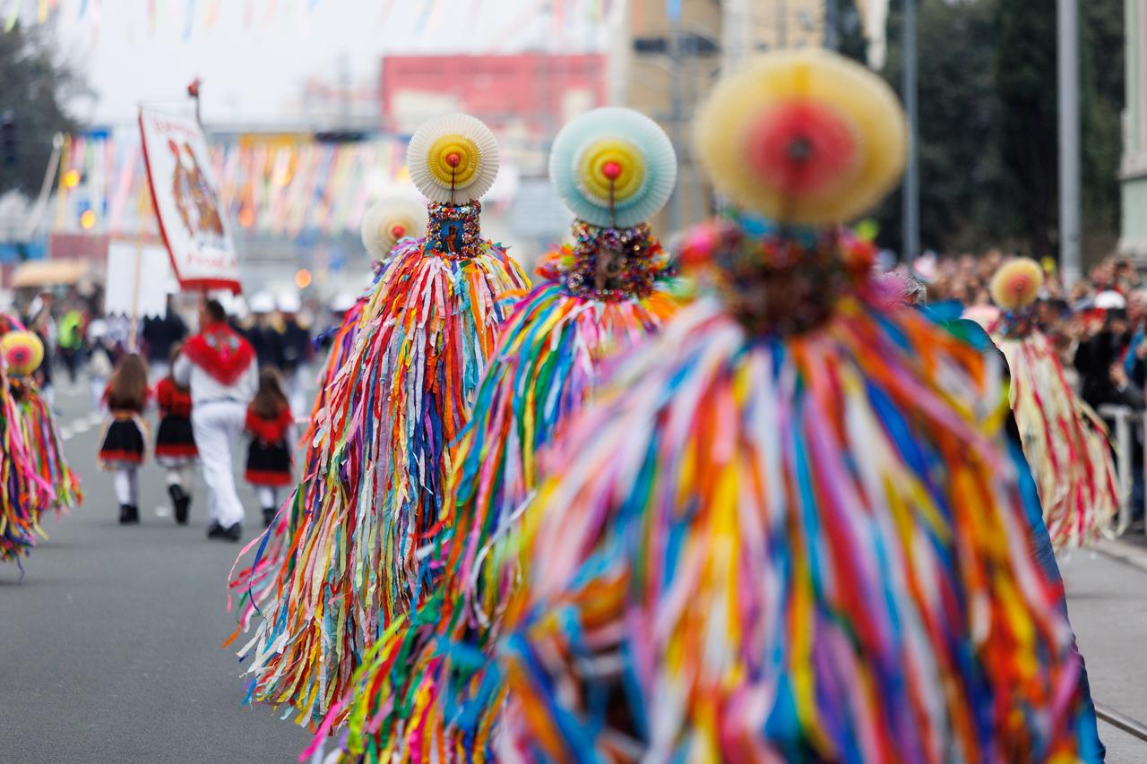 Rijeka: Oko devet tisuća maškara sudjelovalo na tradicionalnom Riječkom karnevalu