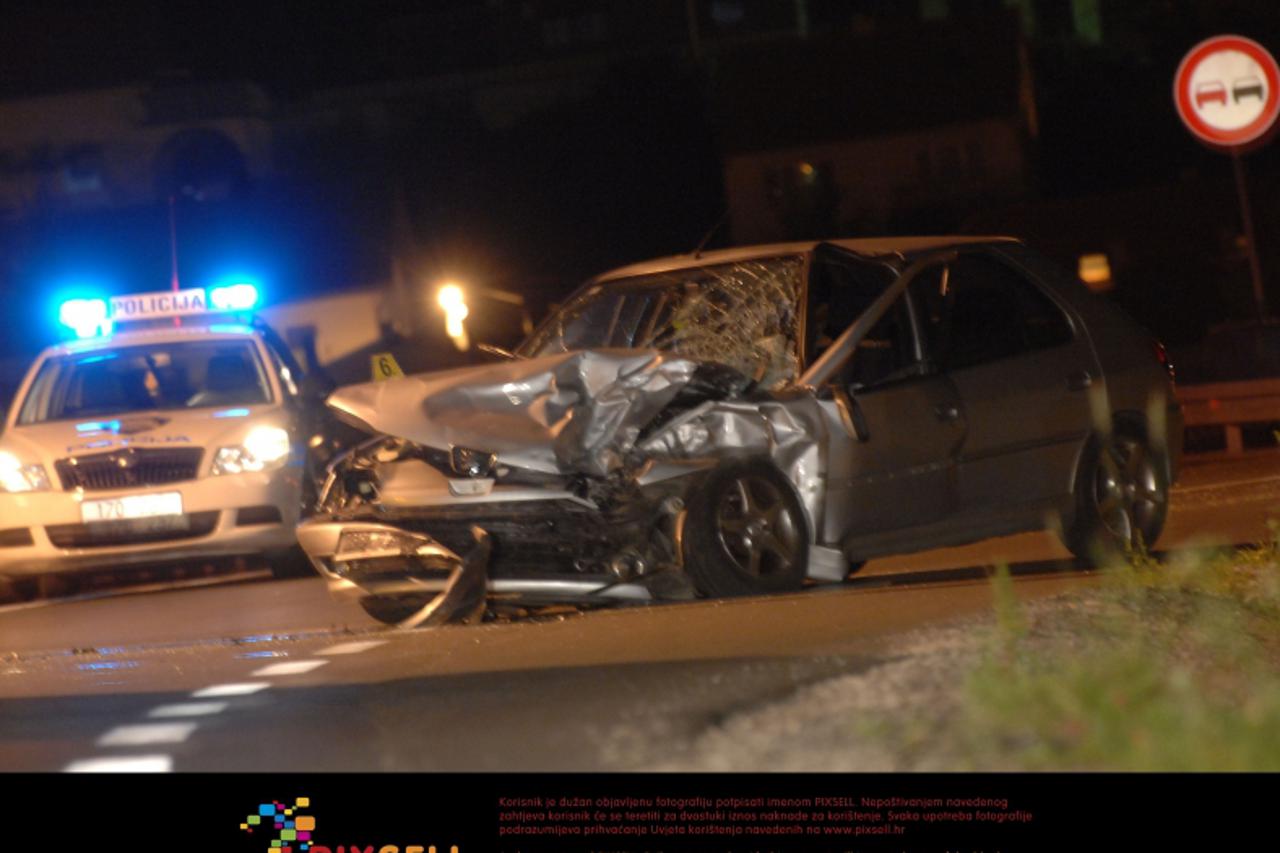 '07.06.2012., Krapina - U kasnim vecernjim satima dogodila se teska prometna nesreca u kojoj je teretni kamion naletio na osobni automobil koji se kretao u krivom smjeru. Ocevid je u tijeku. Photo: Ma