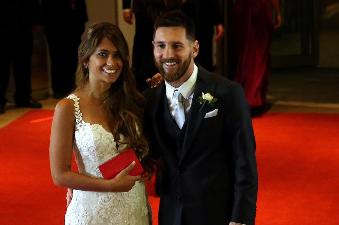 Lionel Messi oženio svoju dugogodišnju ljubav Antonellu Roccuzzo