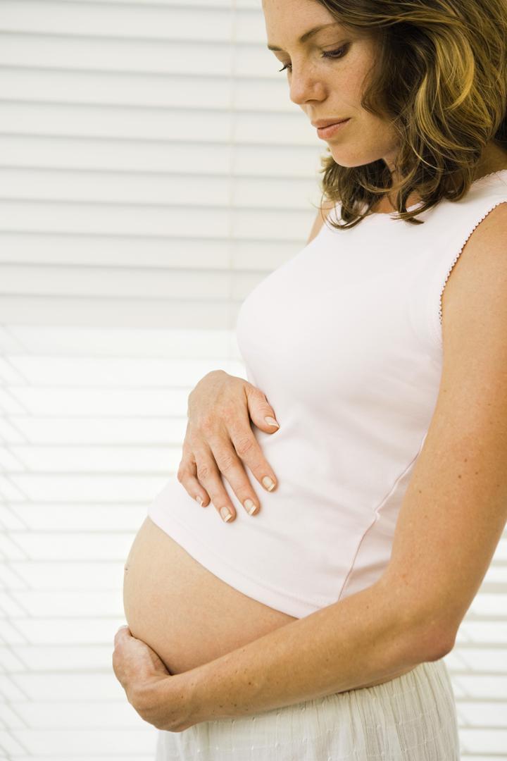Zdravi spermiji mogu preživjeti u tijelu žene i do pet dana nakon ejakulacije. Čak i ako ste imali seksualni odnos tijekom mjesečnice, ako žena ima raniju ovulaciju može se dogoditi trudnoća. 