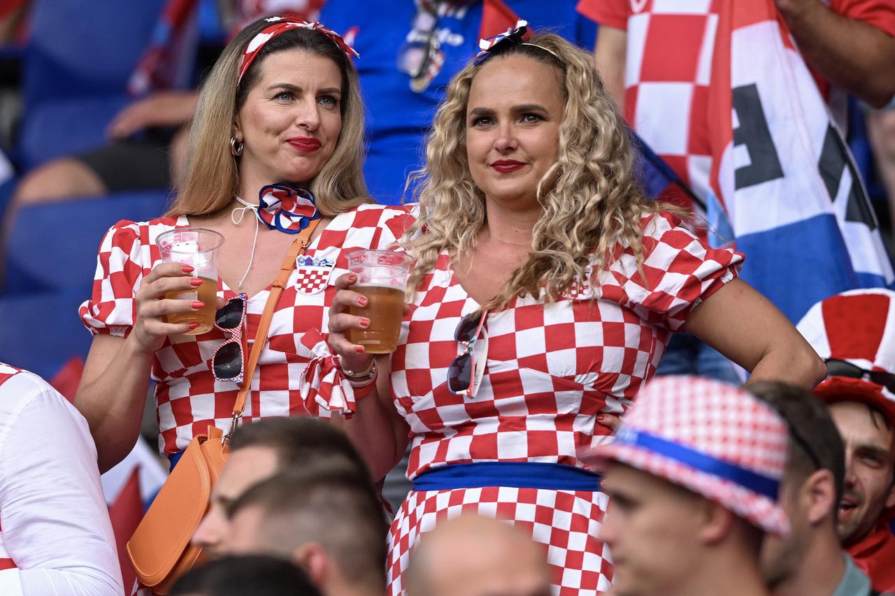 Rotterdam: Navijači na stadionu uoči početka utakmice  Hrvatske i Španjolske u finalu Lige nacija