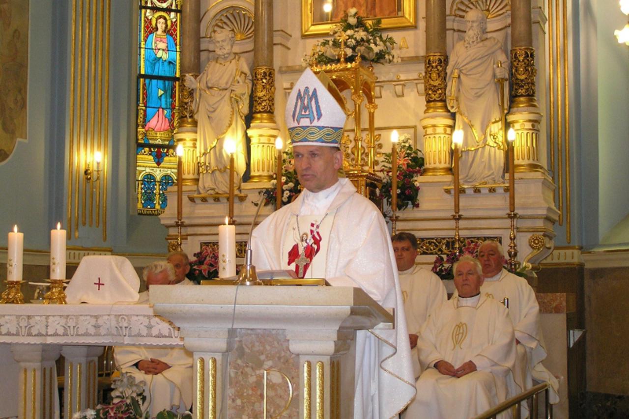 'pomocni biskup zagrebacki mons. Valentin Pozaic sluzi misu u Bazilici Majke Bozje Bistricke'