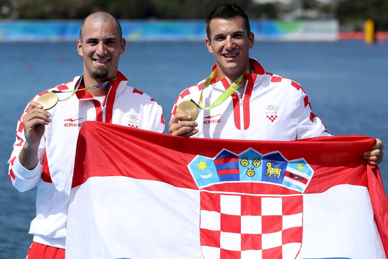 11.08.2016., Rio de Janeiro, Brazil - Braca Sinkovic, Martin i Valent, osvojili su zlatnu medalju u utrci dvojcu na parice. Photo: 