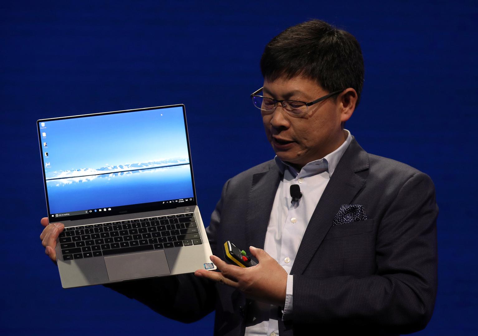 Huawei se širi u svim smjerovima. Izbacio je nabildani MateBook X Pro koji performansama, pa i cijenom, udara izravno
na Apple