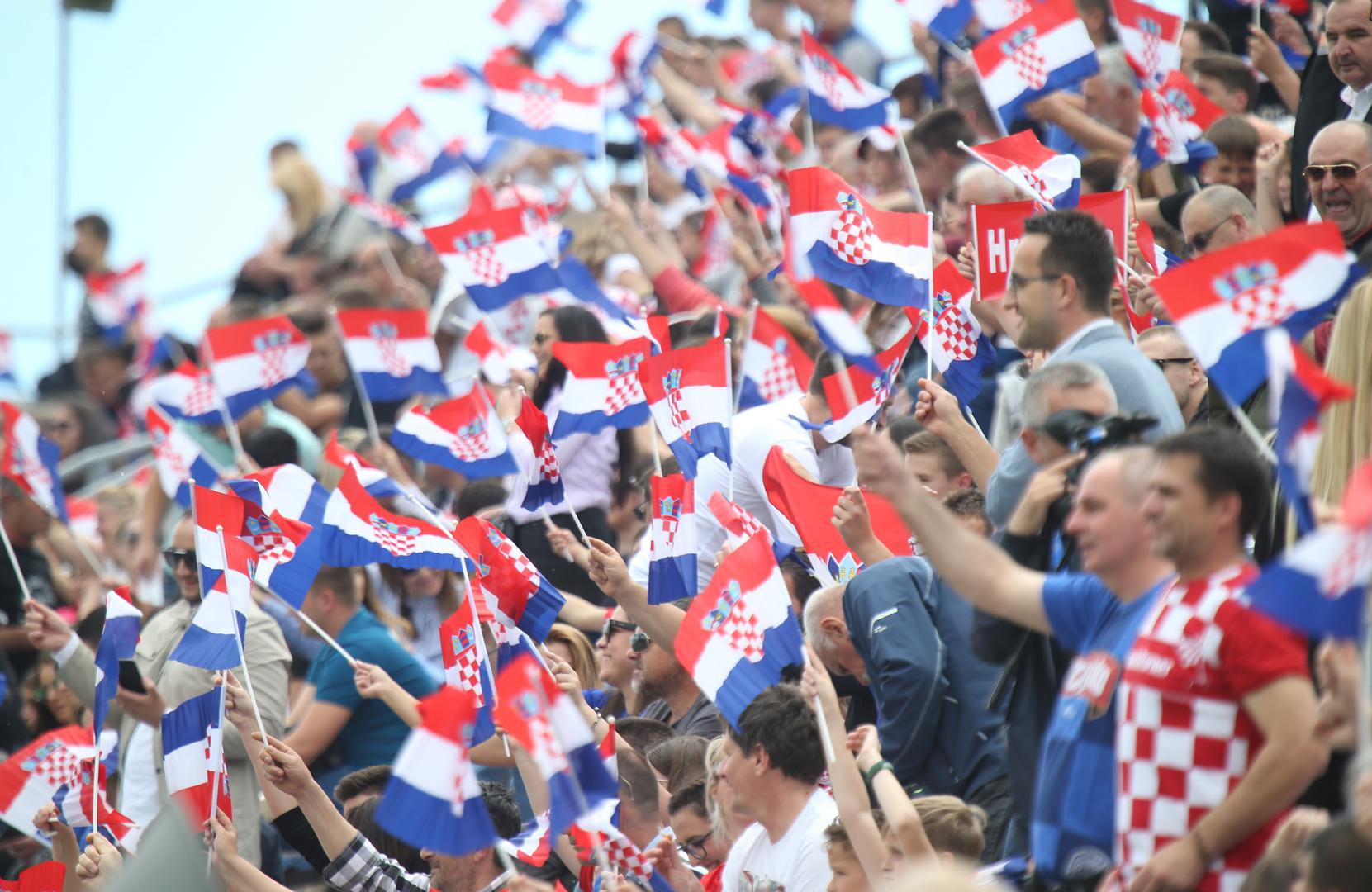Susret je pratilo 5.364 gledatelja, a na nogometnu feštu stigli su navijači iz cijele Dalmacije, te iz BiH