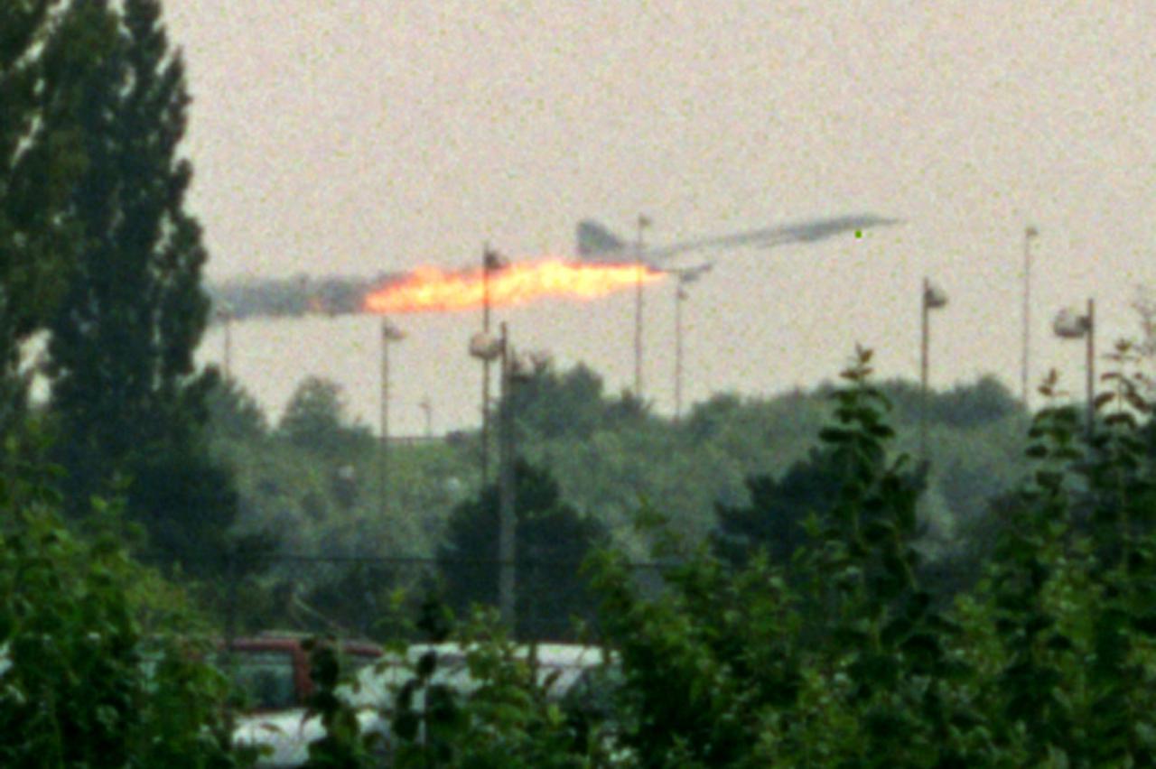 Zapaljeni Concorde raspao se u zraku
