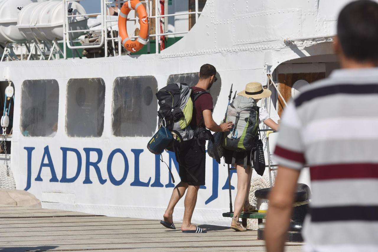 Šibenik: Novi turistički vikend nije donio gužve na brodovima koji voze na obližnje otoke